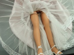dc fashion doll 1 blonde hose